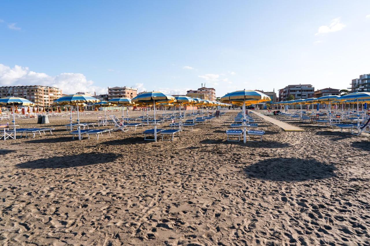 Lola Piccolo Hotel E Appartamenti Марина-ді-Гроссето Екстер'єр фото