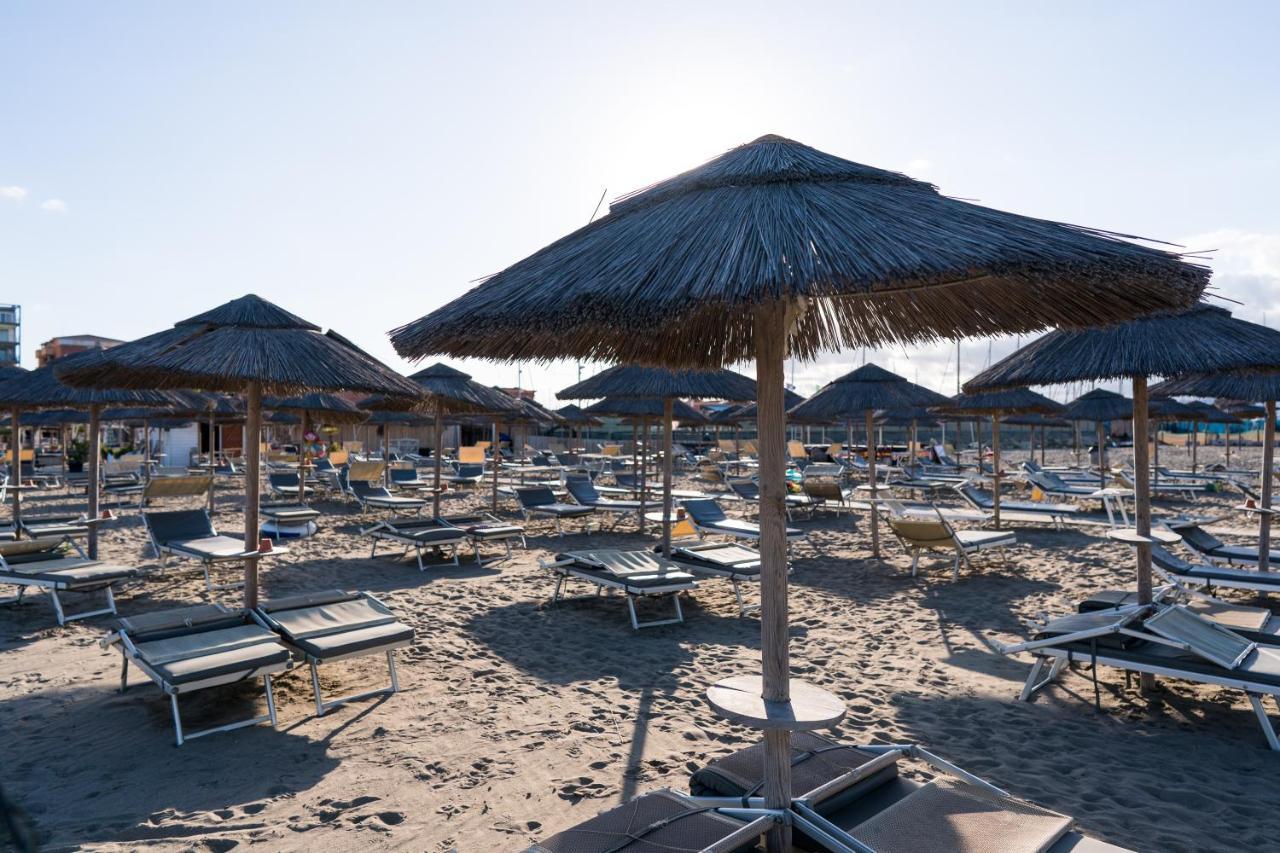 Lola Piccolo Hotel E Appartamenti Марина-ді-Гроссето Екстер'єр фото