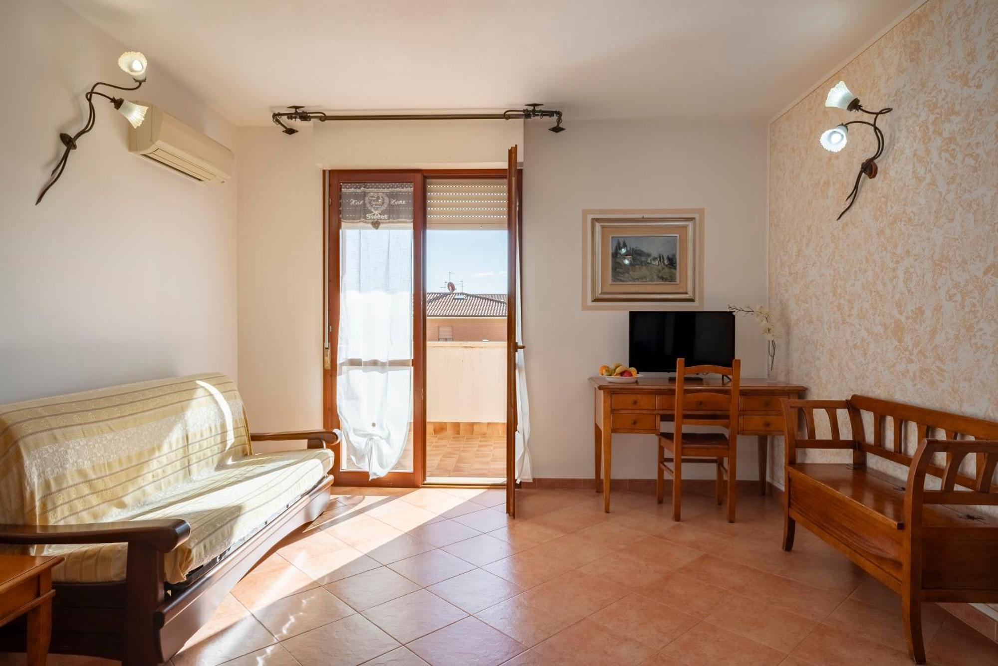 Lola Piccolo Hotel E Appartamenti Марина-ді-Гроссето Екстер'єр фото