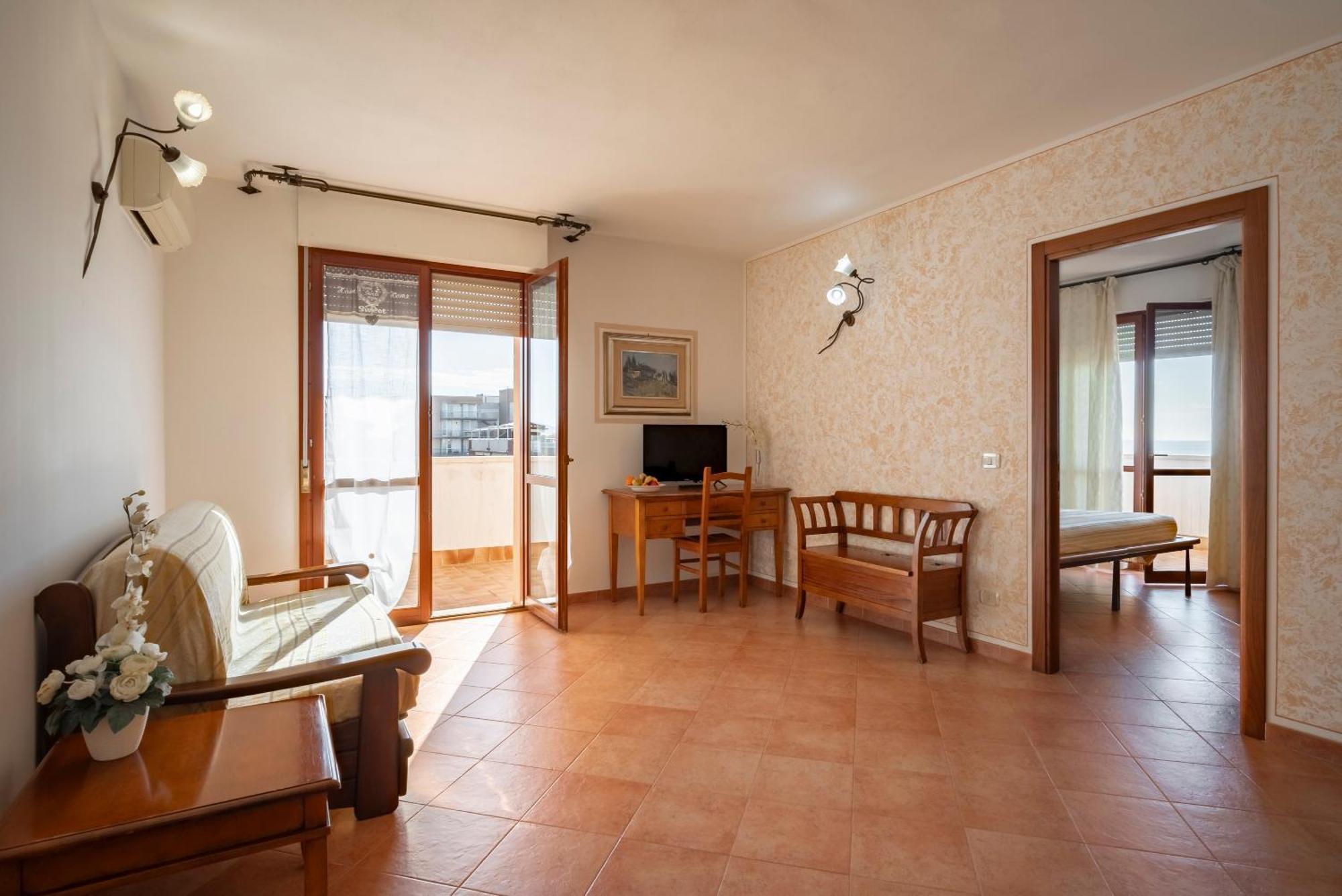 Lola Piccolo Hotel E Appartamenti Марина-ді-Гроссето Екстер'єр фото
