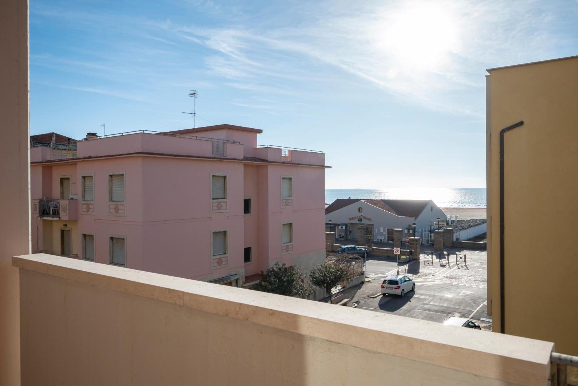 Lola Piccolo Hotel E Appartamenti Марина-ді-Гроссето Екстер'єр фото