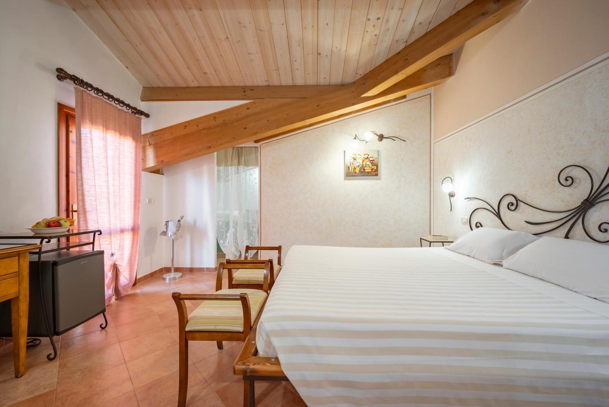 Lola Piccolo Hotel E Appartamenti Марина-ді-Гроссето Екстер'єр фото