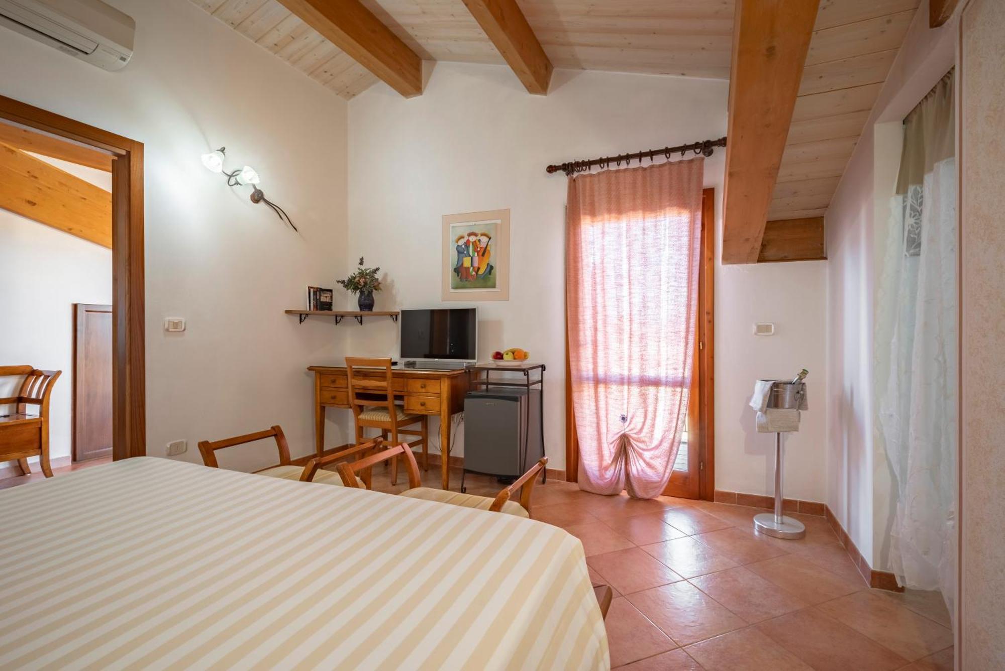 Lola Piccolo Hotel E Appartamenti Марина-ді-Гроссето Екстер'єр фото