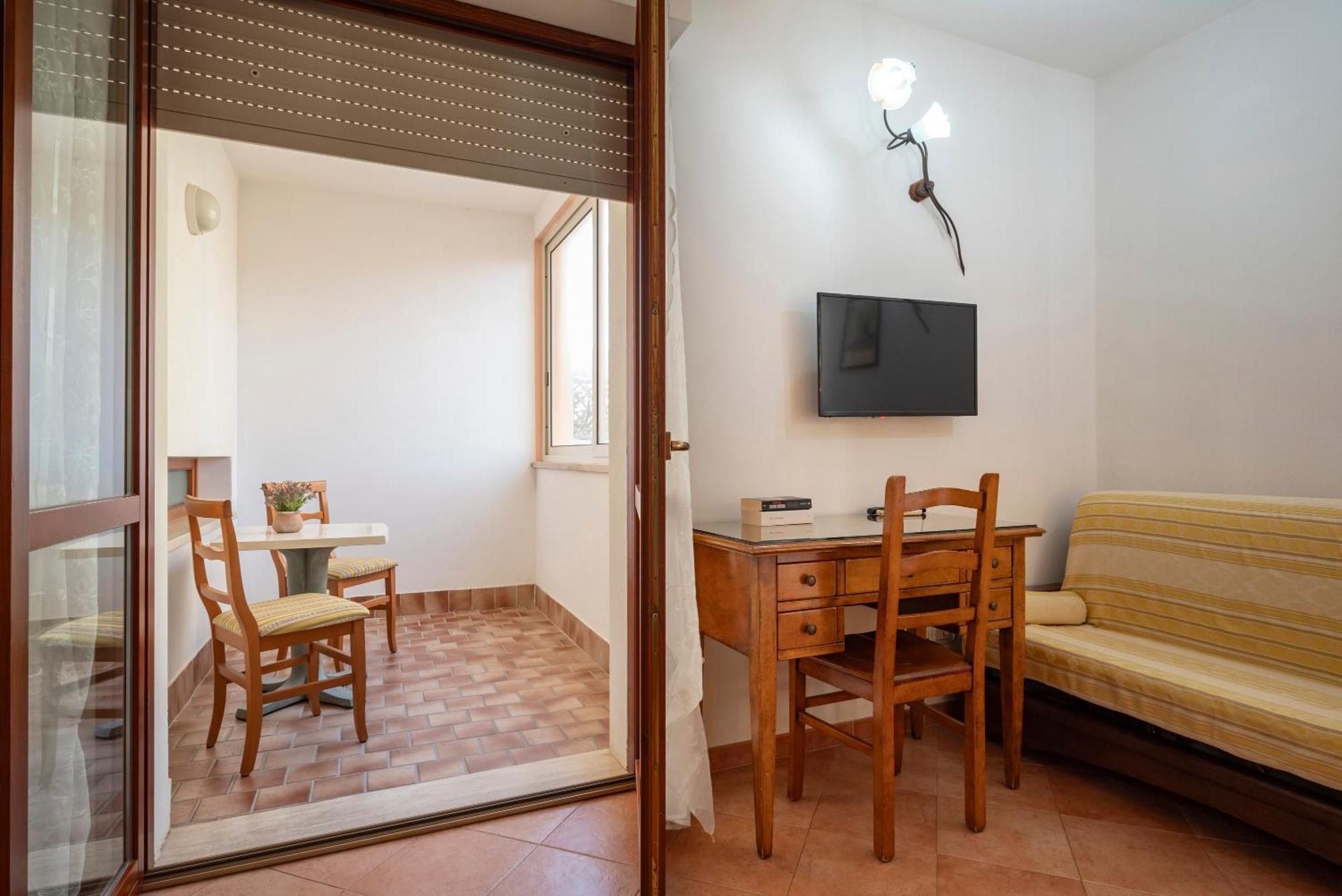 Lola Piccolo Hotel E Appartamenti Марина-ді-Гроссето Екстер'єр фото