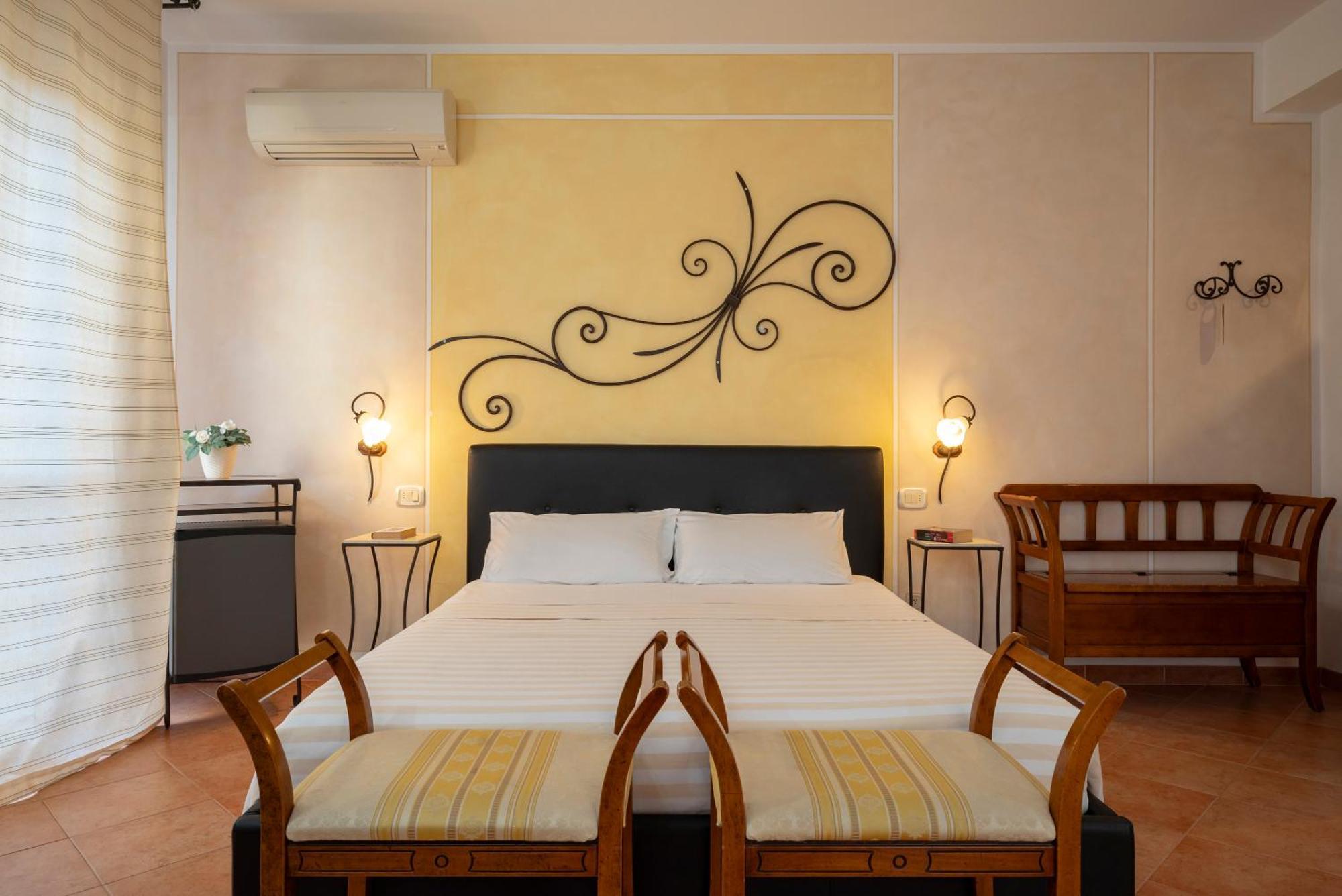 Lola Piccolo Hotel E Appartamenti Марина-ді-Гроссето Екстер'єр фото