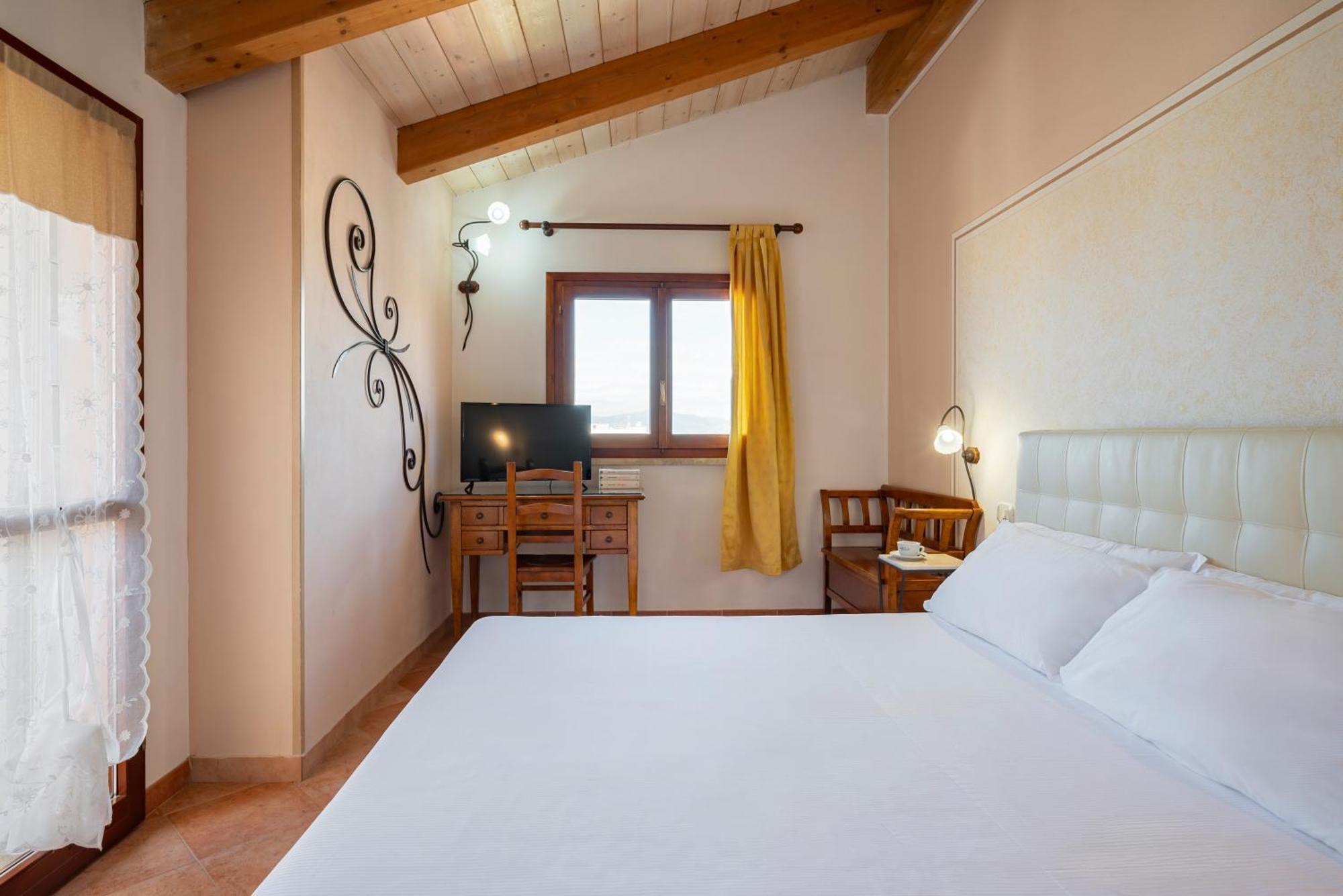 Lola Piccolo Hotel E Appartamenti Марина-ді-Гроссето Екстер'єр фото