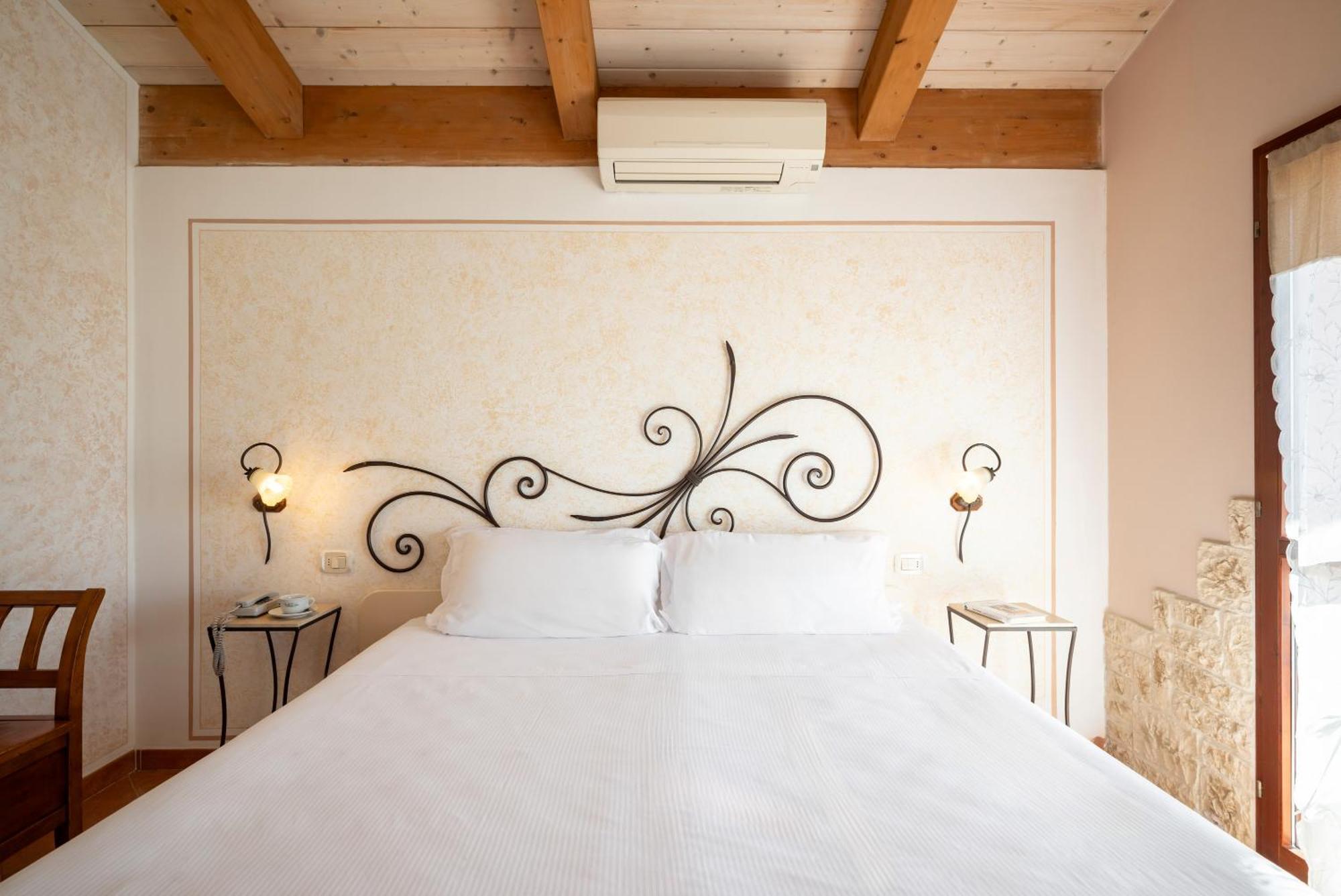Lola Piccolo Hotel E Appartamenti Марина-ді-Гроссето Екстер'єр фото