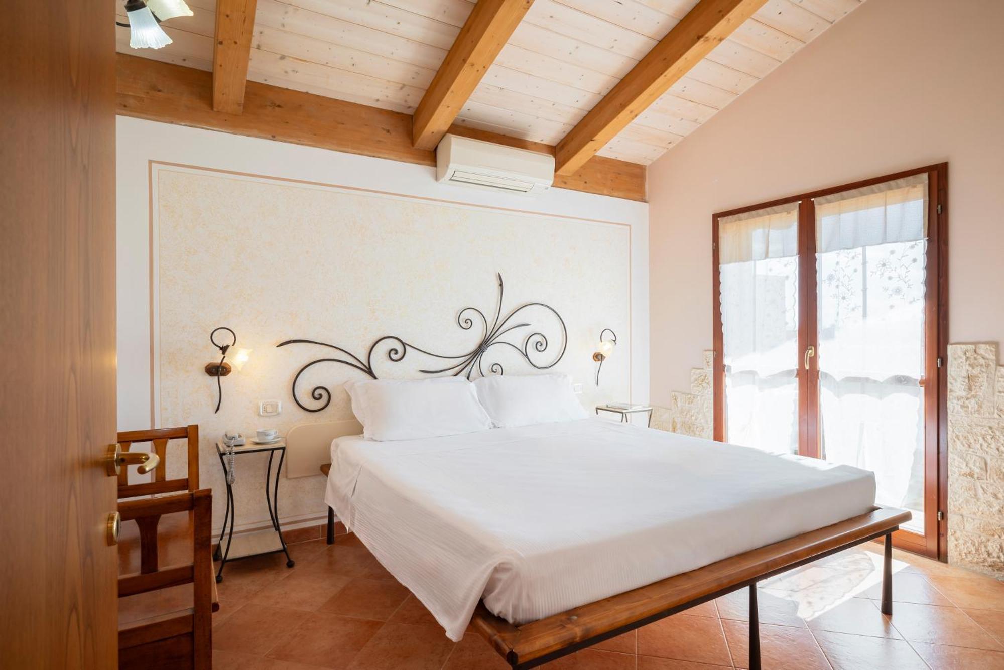 Lola Piccolo Hotel E Appartamenti Марина-ді-Гроссето Екстер'єр фото